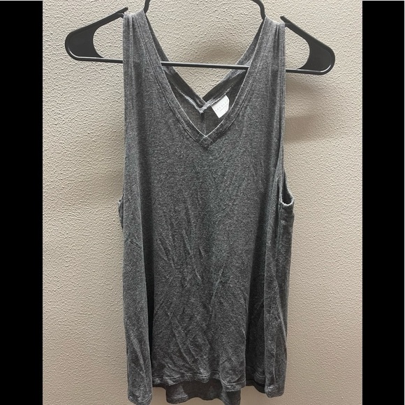 𝅺TRESICS GRAY V-NECK SOFT TANK SIZE LARGE - Picture 1 of 3